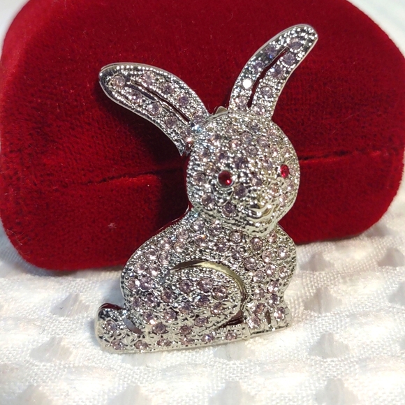 Bunny Rhinestone Encrusted Pin - Picture 1 of 7